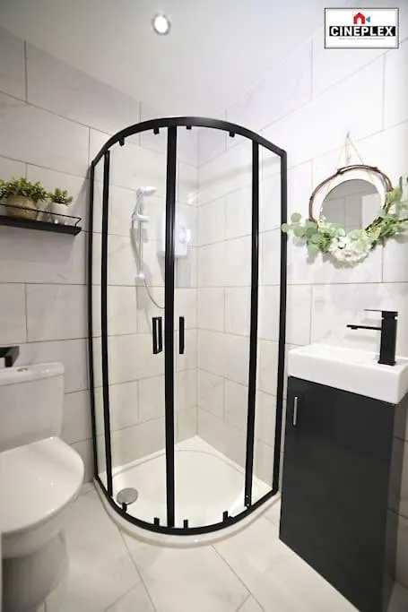 Business Leisure Professional Flat B Unit 2 Lewisham Wifi Netflix By Cineplex Short Lets & Serviced Apartments London